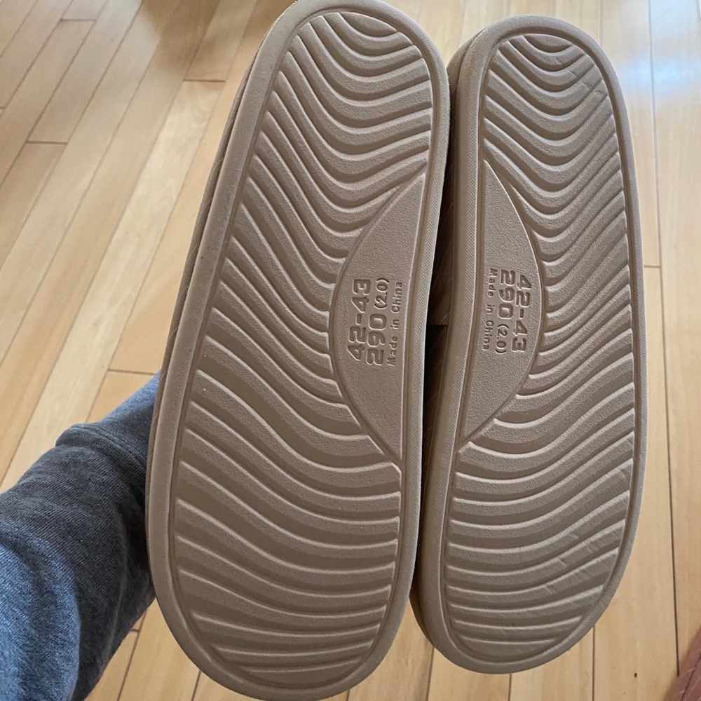 Two Pairs Slippers Set - Picture 2 of 3